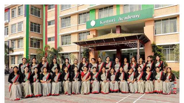 Leadership & Faculty Members